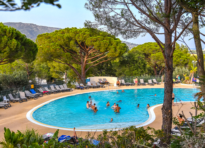 SCHWIMMBAD PARK VON BORMES