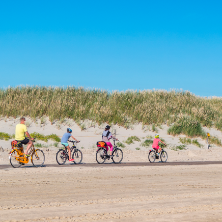 RADFAHREN AM STRAND
